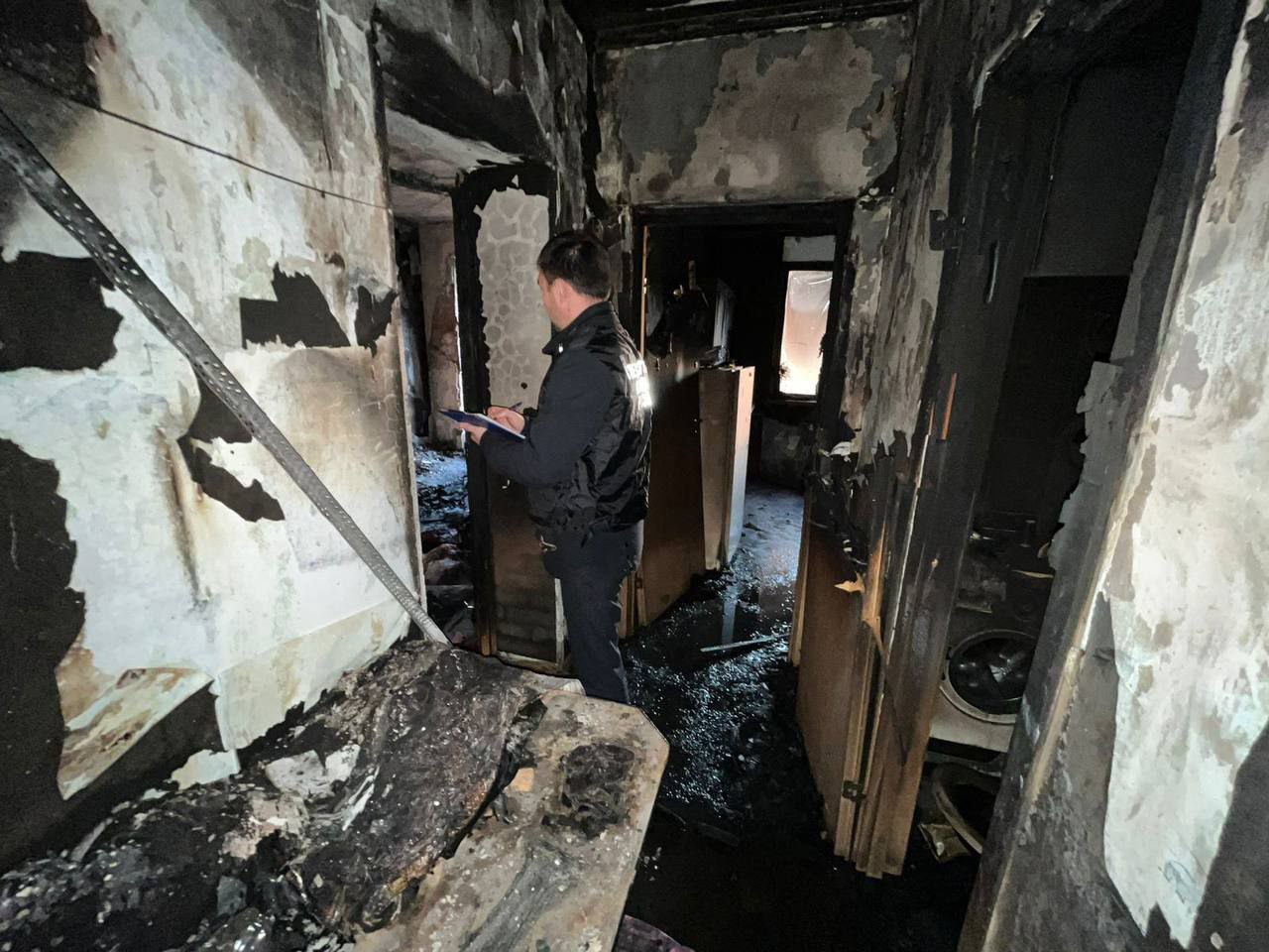 Подробности пожара в Киселёвске: соседи спасли ребёнка, погибли два человека