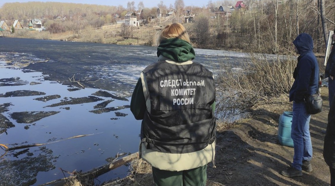 Дети провалились под лёд в Новокузнецке, одна девочка погибла