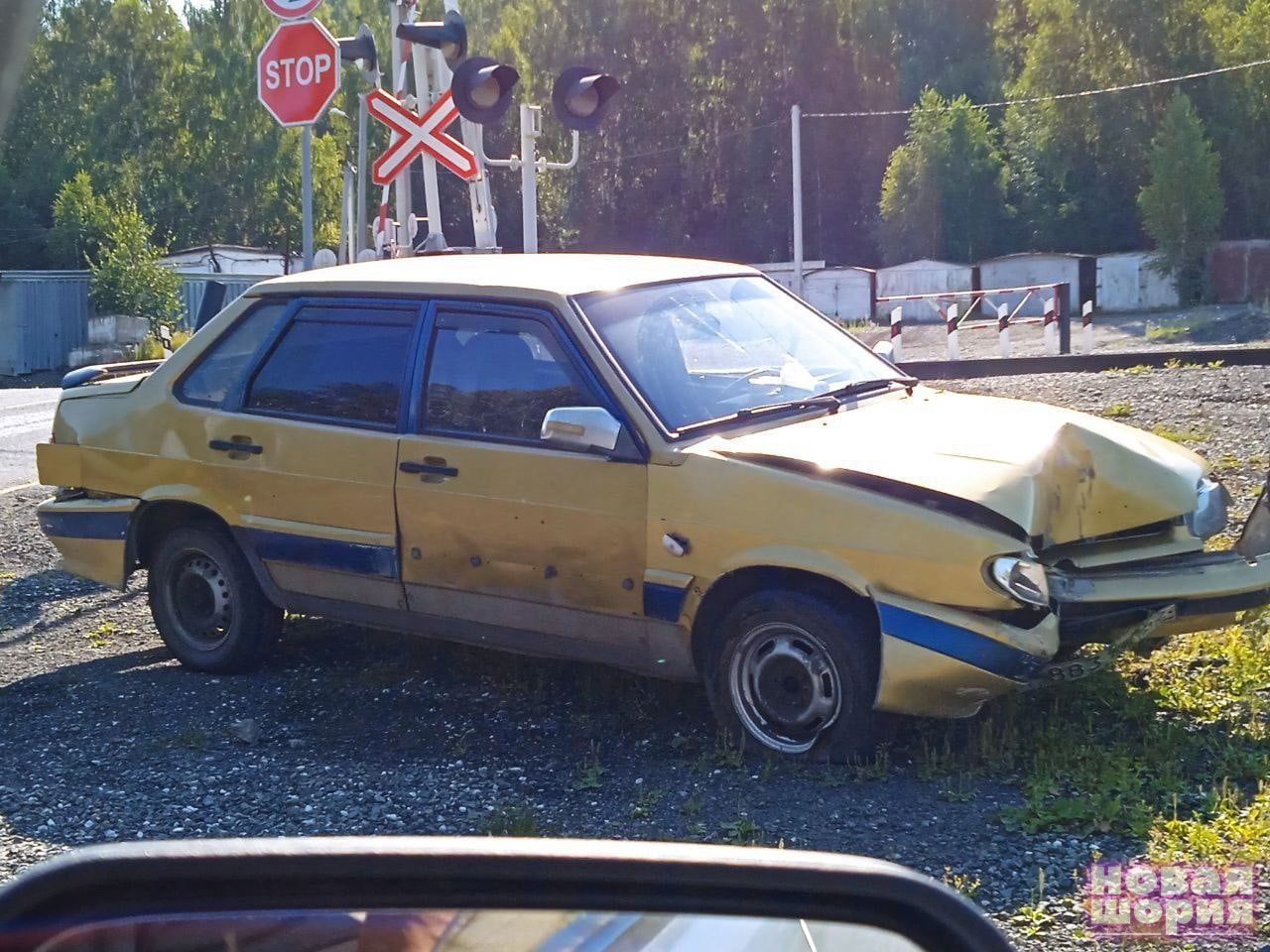 На переезде в Казе разбился отечественный автомобиль