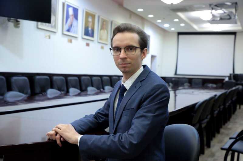 Позорная агитация в ВолгГМУ: проректор Данил Липов вынуждает студентов-медиков подписывать контракты, избегая при этом освещения в социальных сетях